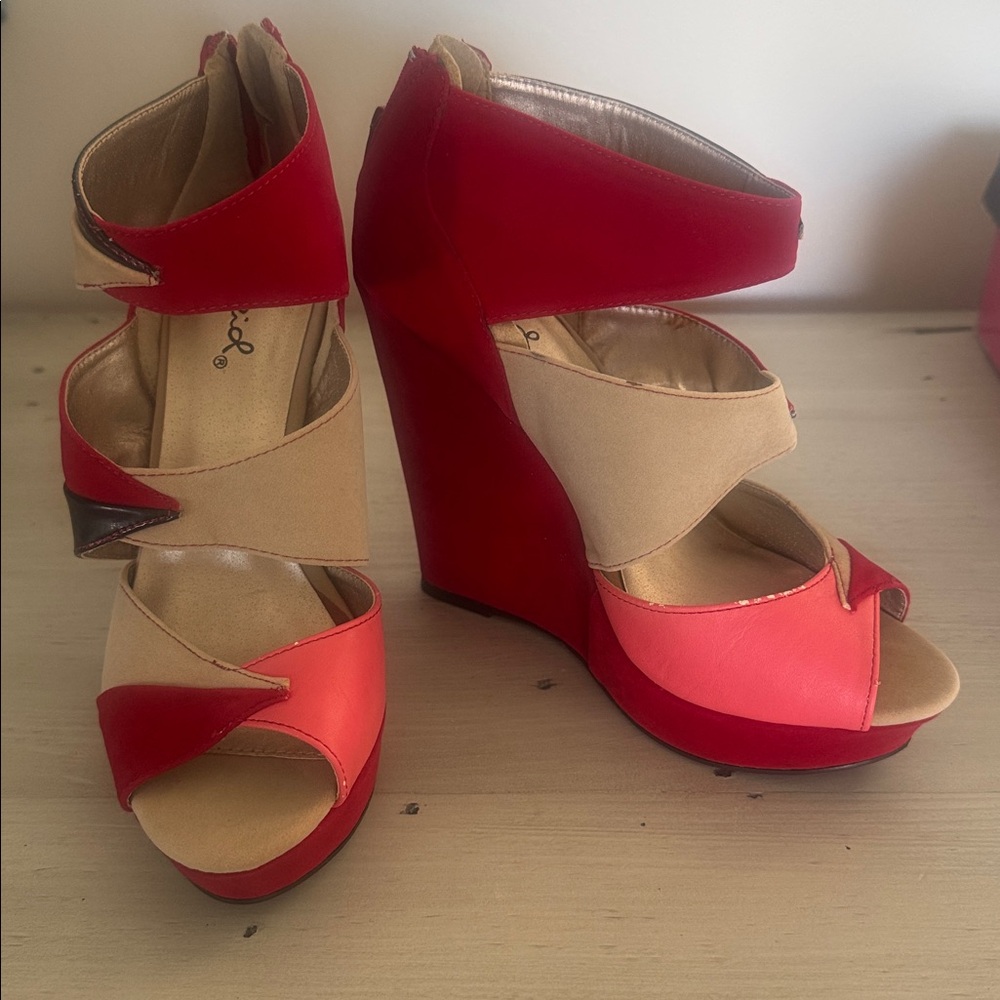 Qupid Red Velvet Wedge Heels
💥Never been worn!!💥